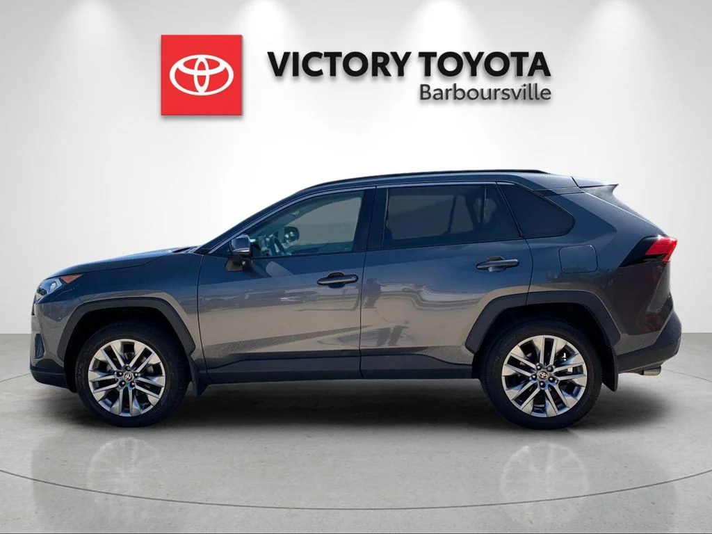 Used 2021 Gray Toyota XLE Premium image 2