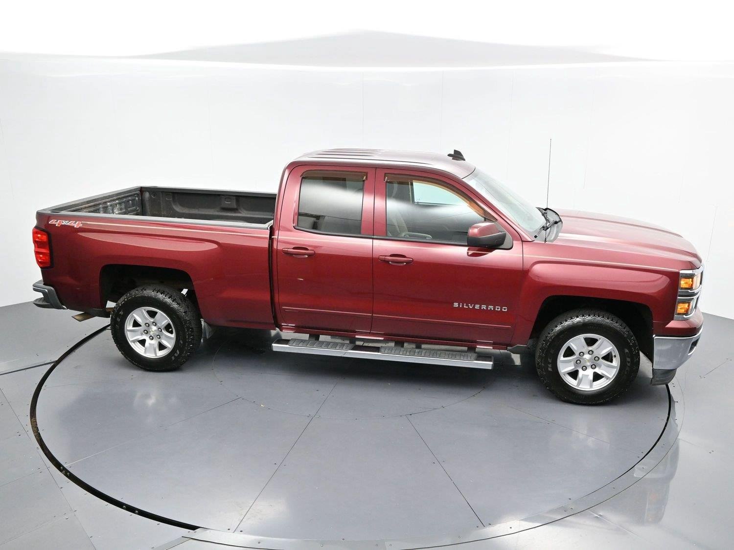 Used 2015 DEEP RUBY METALLIC Chevrolet LT image 32
