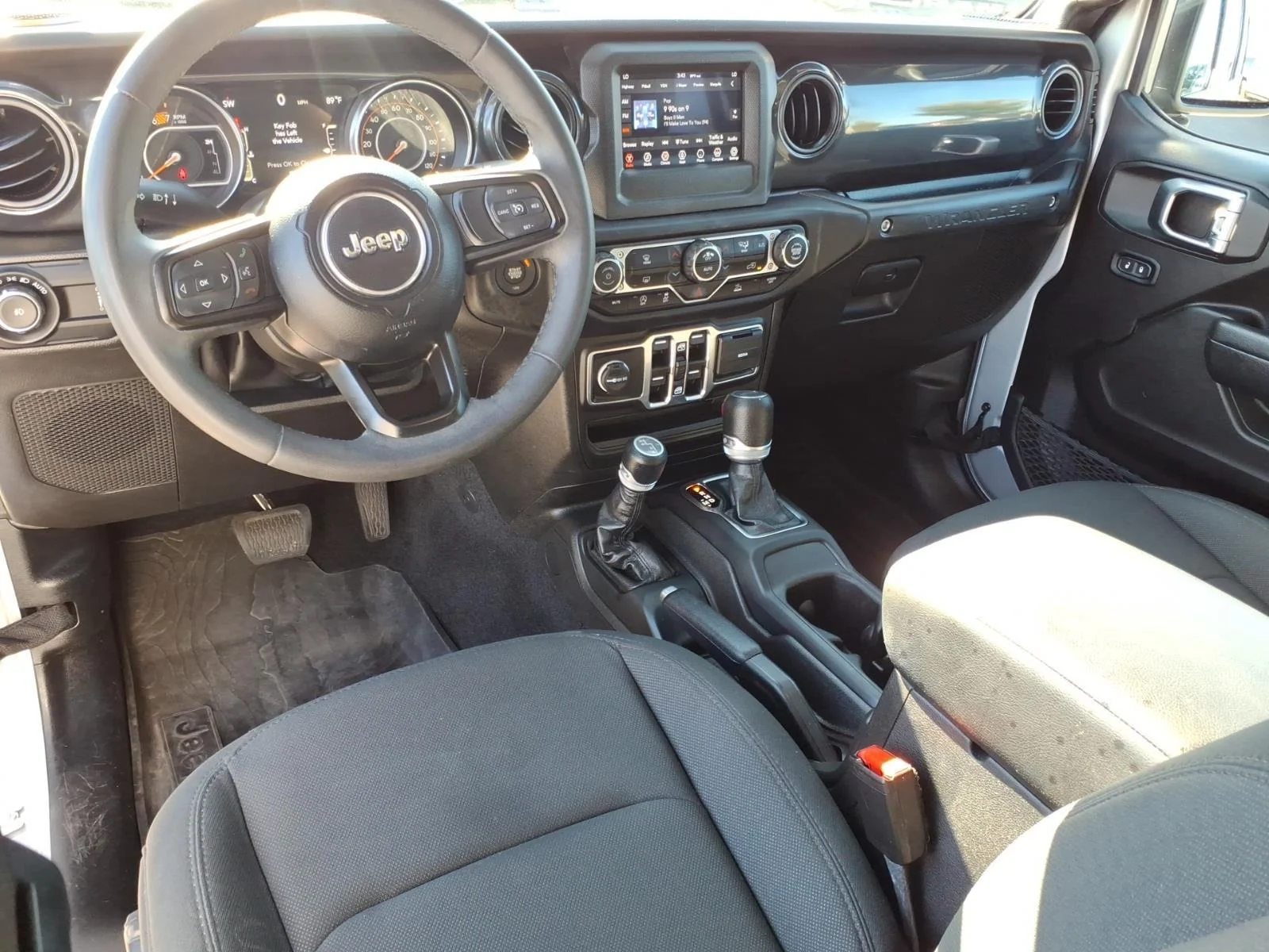 Used 2023 Silver Zynith Clearcoat Jeep Sport Altitude image 20