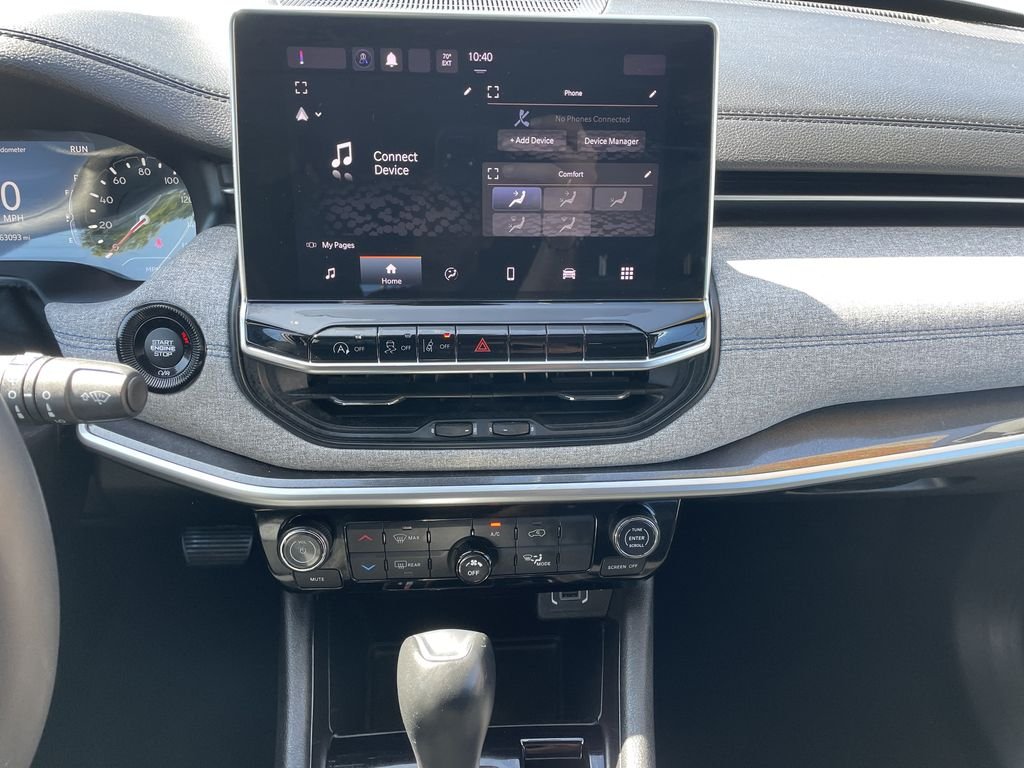 Used 2024 White Jeep Latitude image 18
