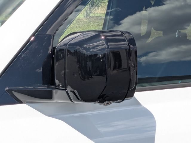 Used 2025  Land Rover X-Dynamic SE image 11