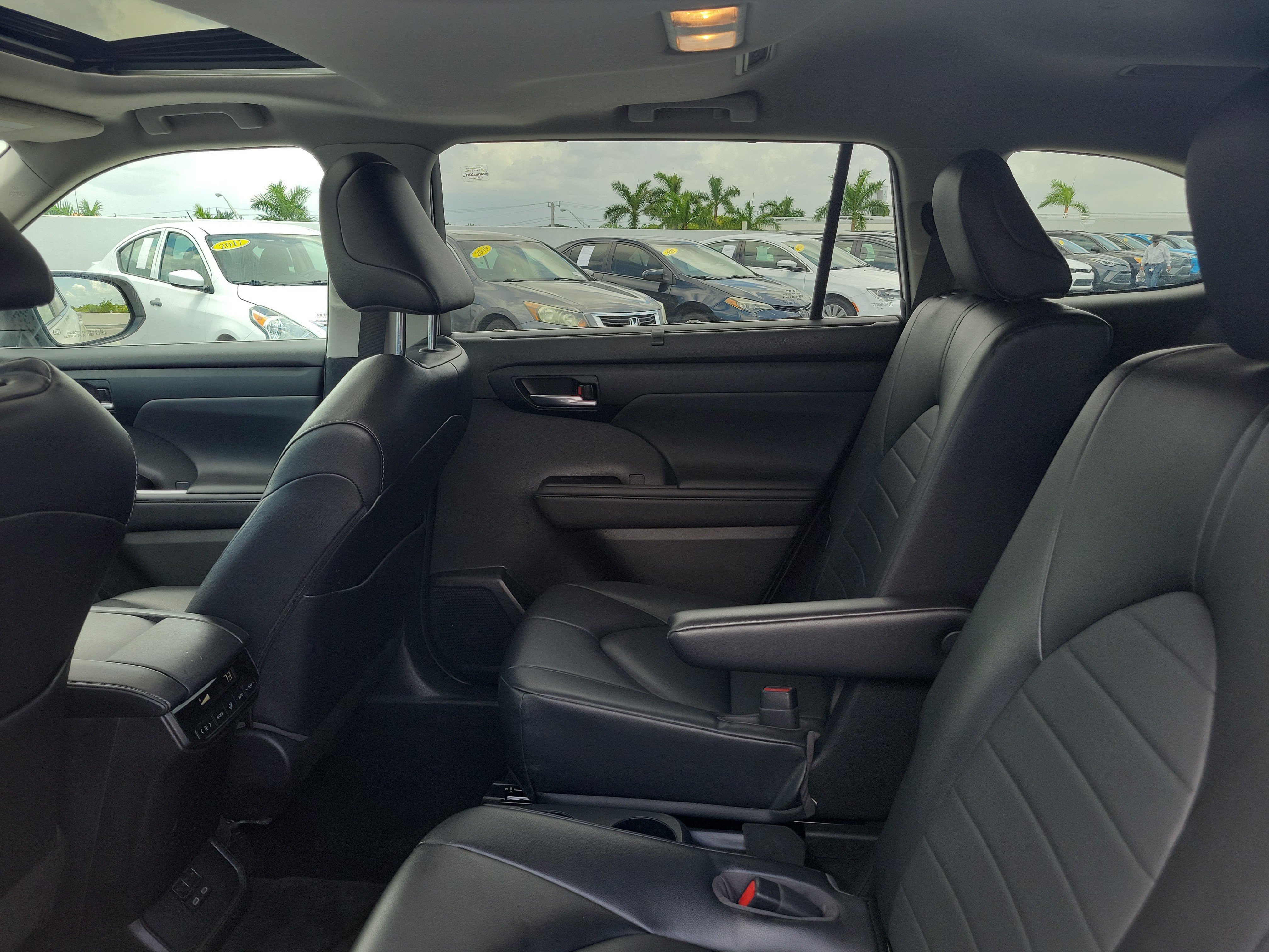 Used 2020 Billet Silver Metallic Clearcoat Jeep Altitude image 16