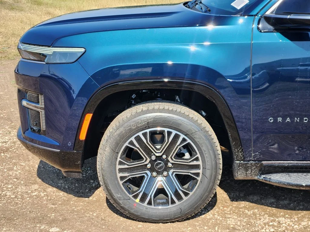 New 2026 Fathom Blue Pearl-Coat Exterior Paint (Late Availability) Jeep  image 6