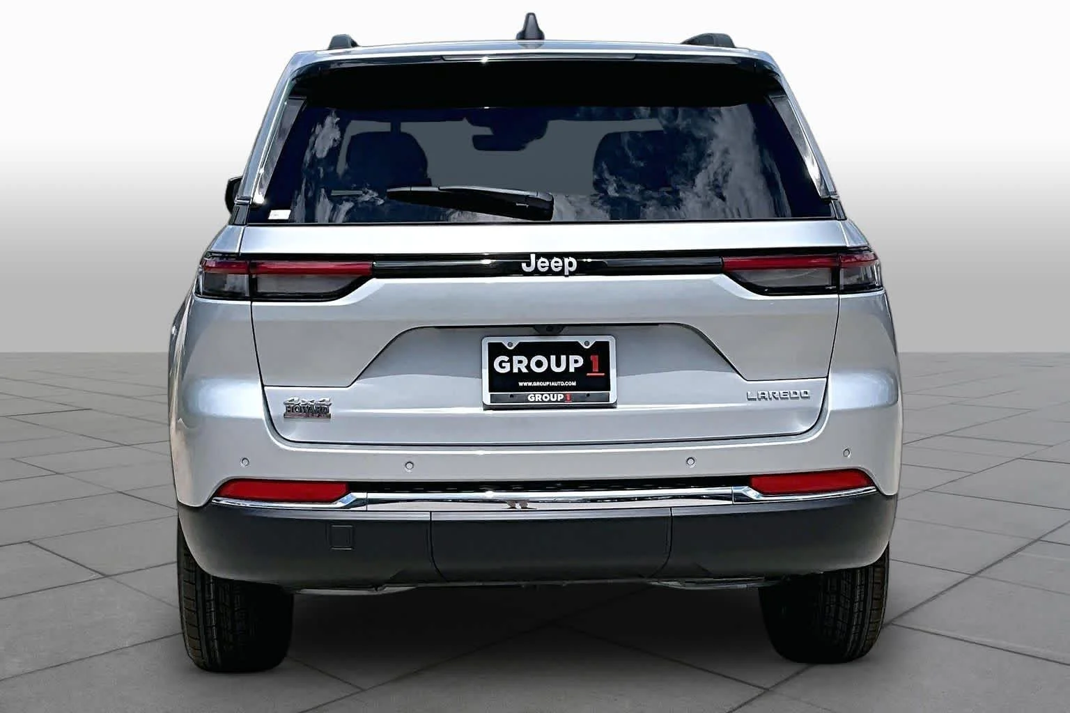 New 2026 Silver Zynith Exterior Paint Jeep Laredo image 4