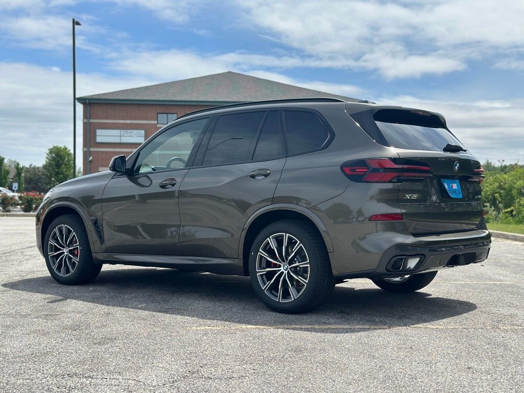 New 2026 Manhattan Green Metallic BMW xDrive40i image 5