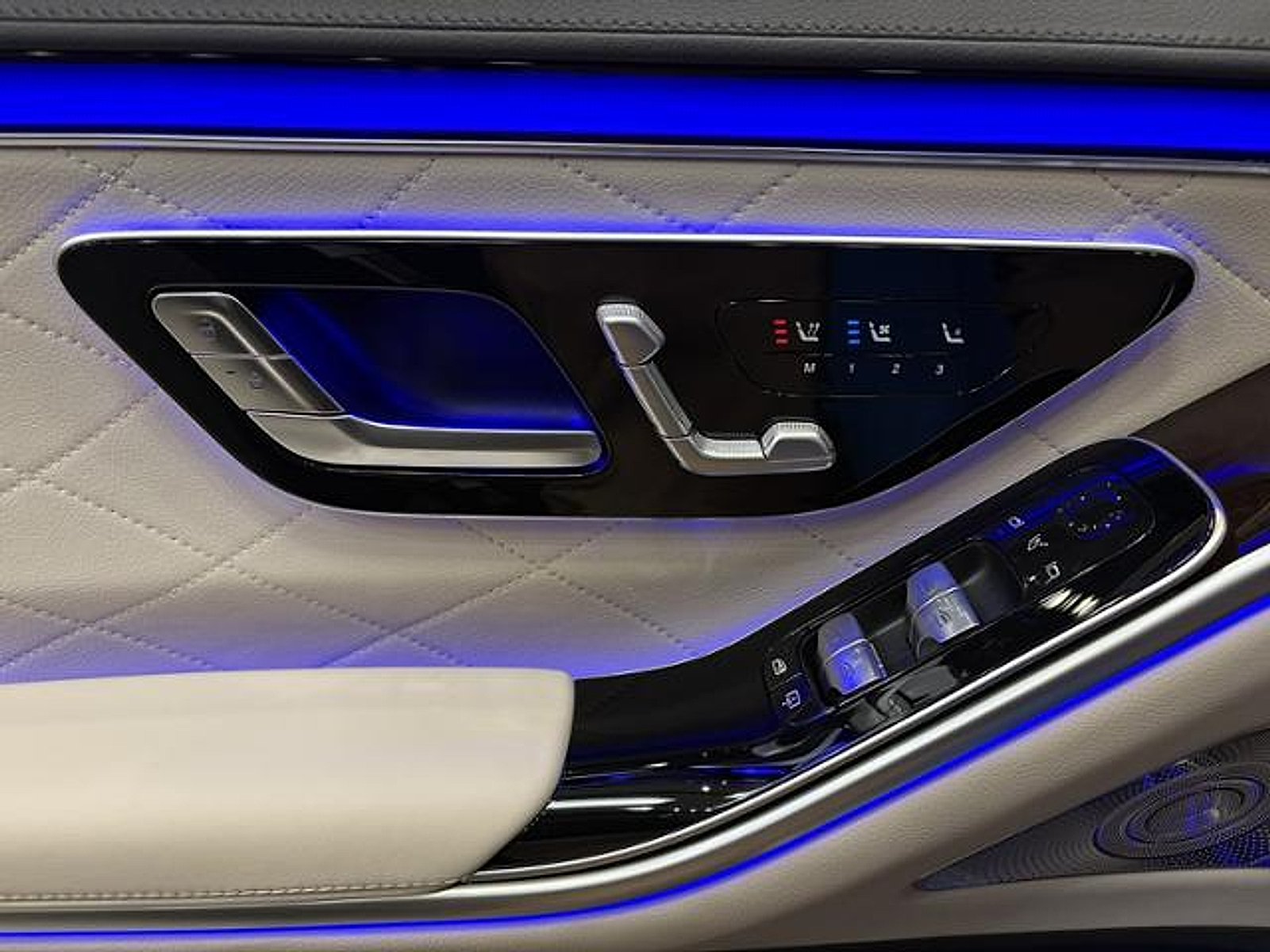 New 2026 Emerald Green Metallic Mercedes-Benz 4MATIC® image 9