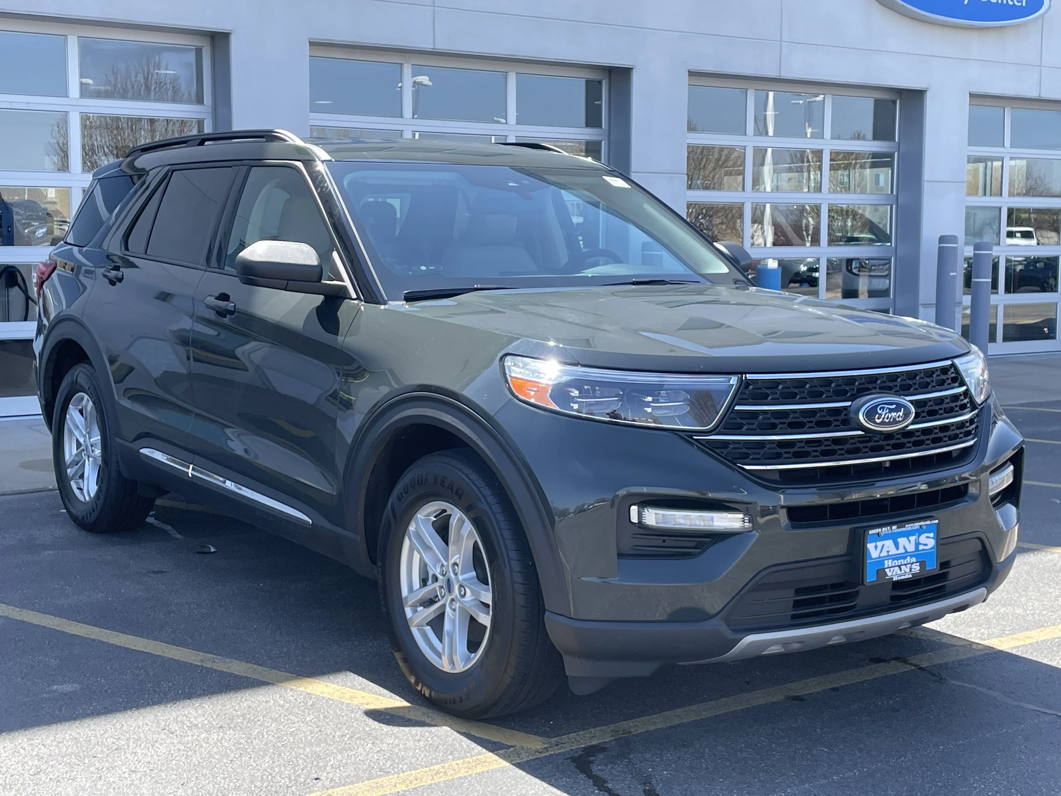 2022 Ford Explorer XLT 4WD's photo