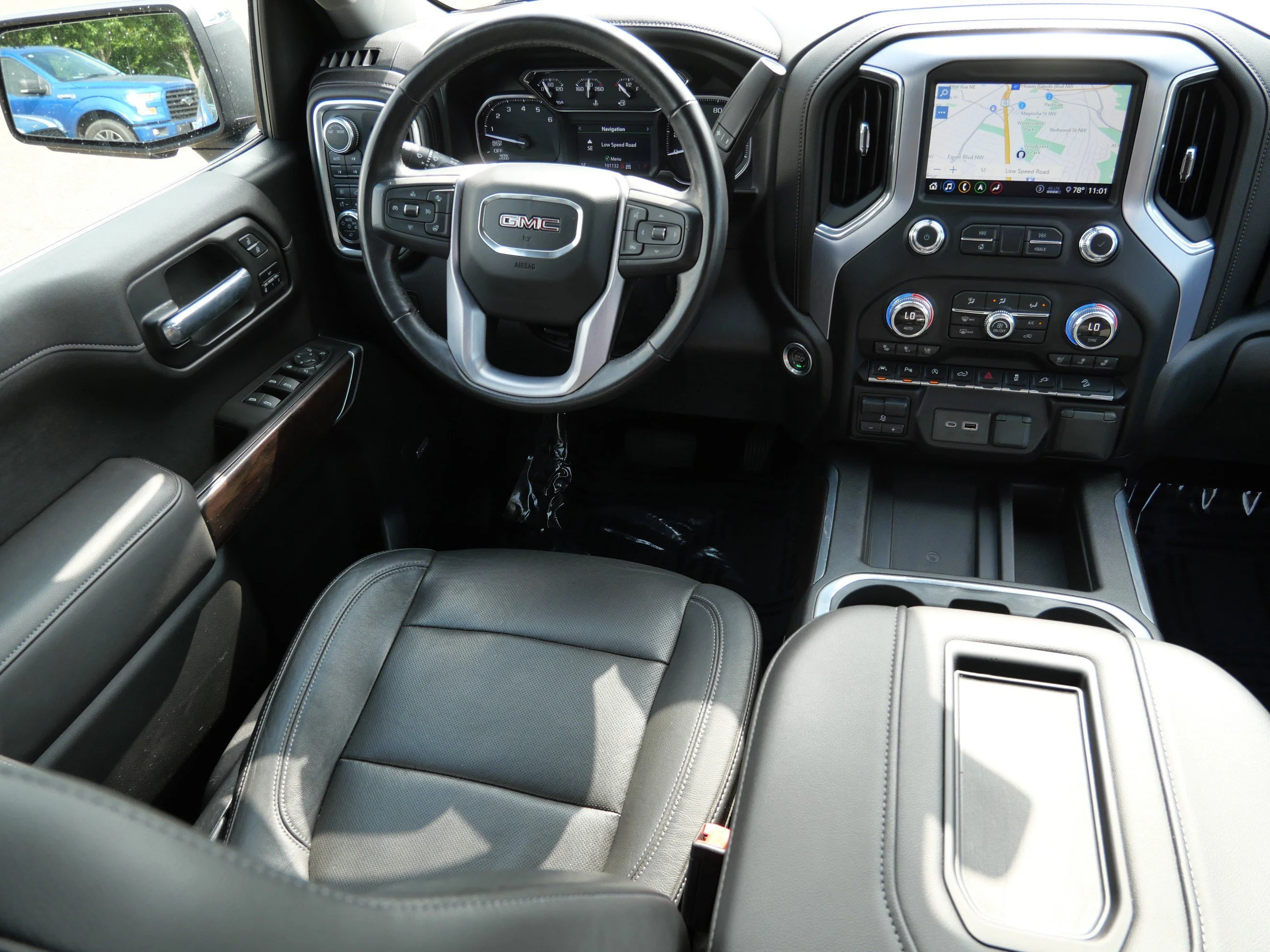 Certified Used 2020 Carbon Black Metallic GMC SLT image 9