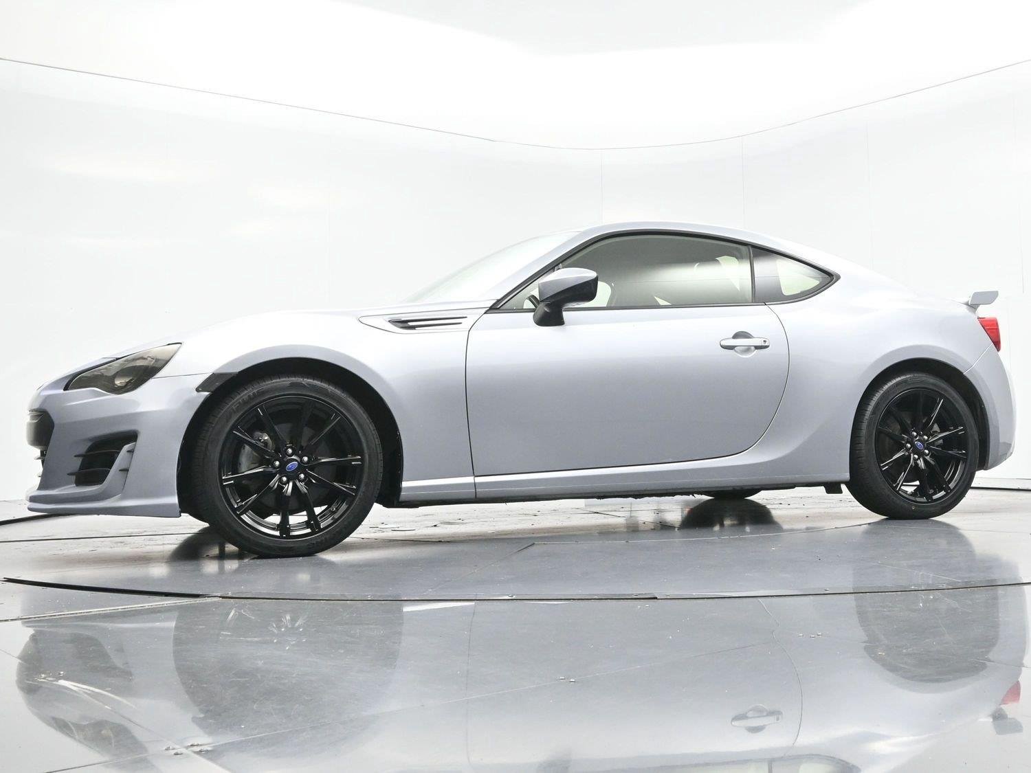 Used 2018  Subaru Premium image 38