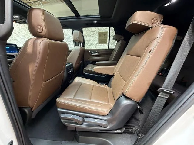 Used 2022 Iridescent Pearl Tricoat Chevrolet High Country image 15
