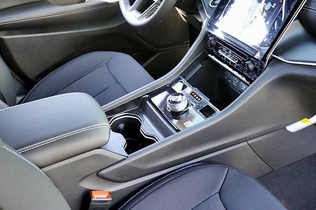 New 2024 Bright White Clear-Coat Exterior Paint Jeep Laredo image 13