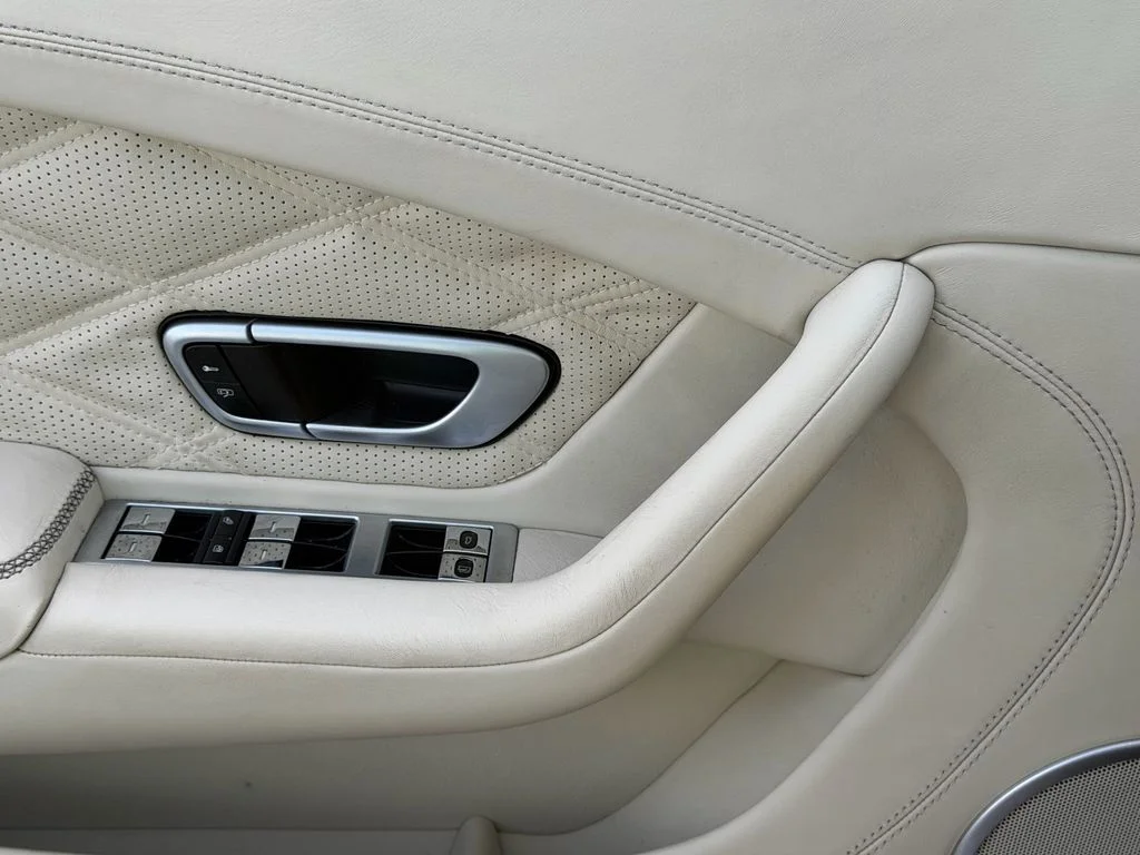 Used 2013 Silverlake Metallic Bentley GT V8 Convertible image 21