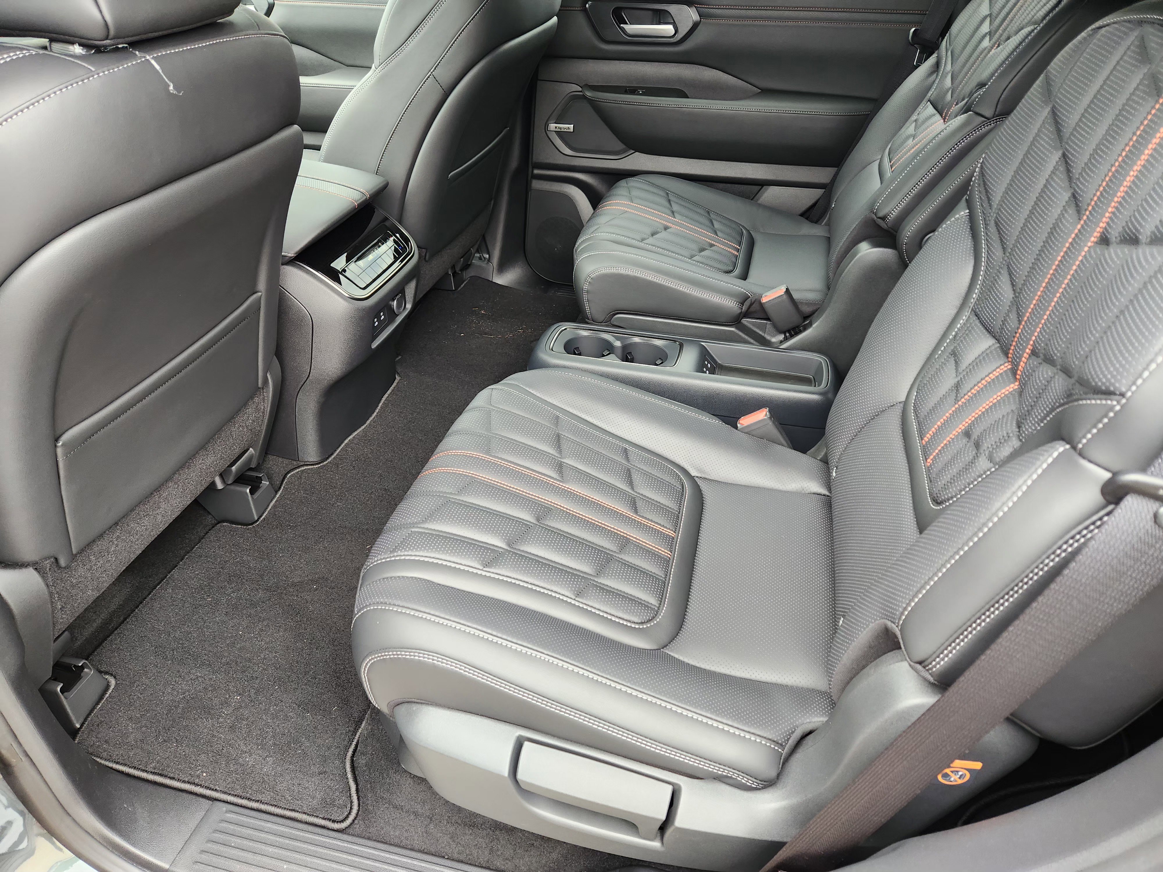 New 2026 Alpine Metallic / Super Black Two-tone Nissan PRO-4X® image 31