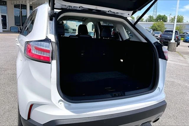 Used 2020 White Ford SEL image 31