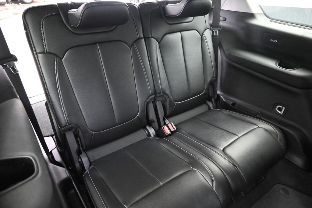 Used 2023 White/off-white Jeep Limited image 11