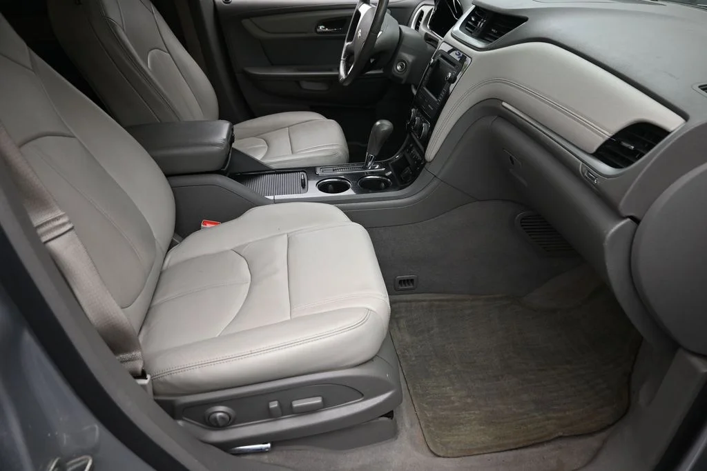 Used 2017 Silver Chevrolet 2LT image 9