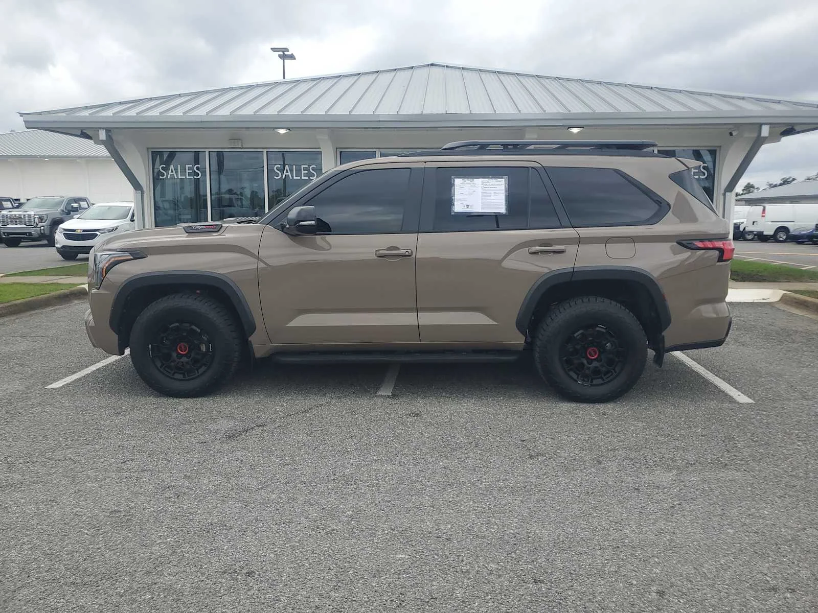 Used 2025  Toyota SR5 image 2