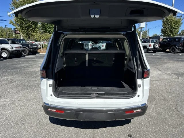Used 2022 White Jeep Series II image 25