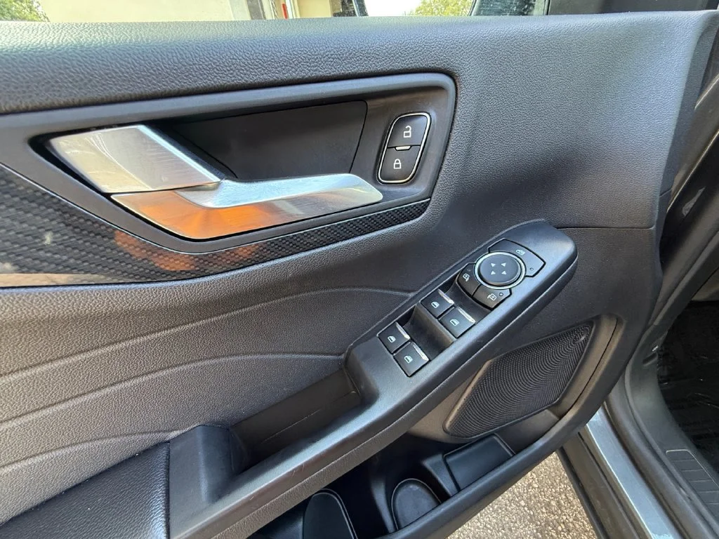 Used 2025 Gray Ford ST-Line image 11