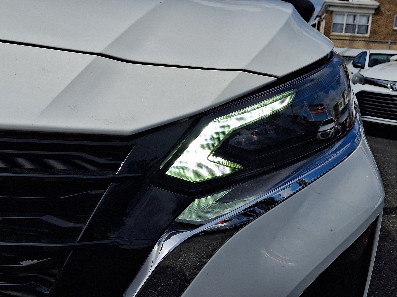 Used 2025 Pearl White Tricoat - QAB Nissan SV AWD image 9