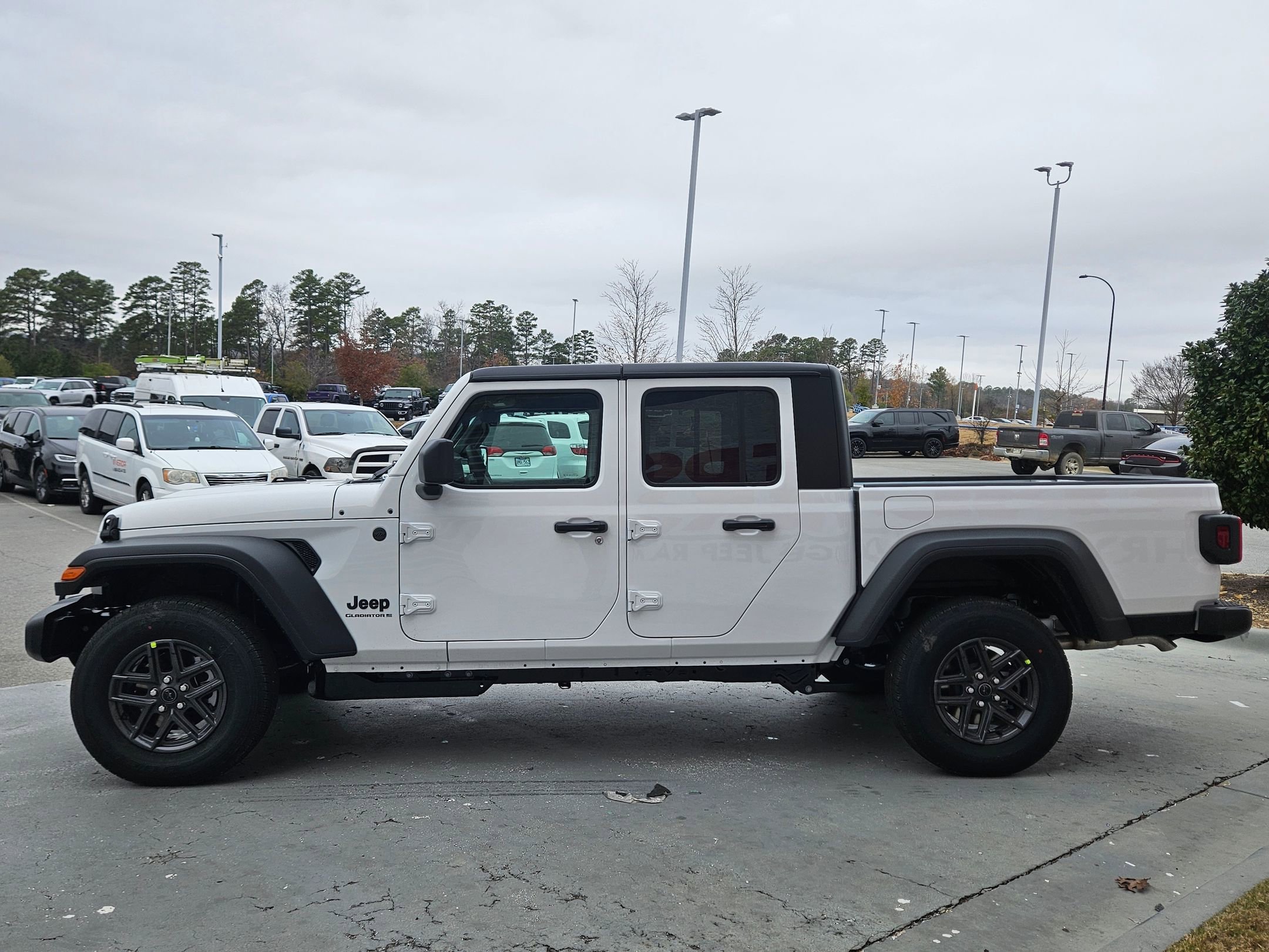 New 2026 Bright White Clear-Coat Exterior Paint Jeep Sport S image 4