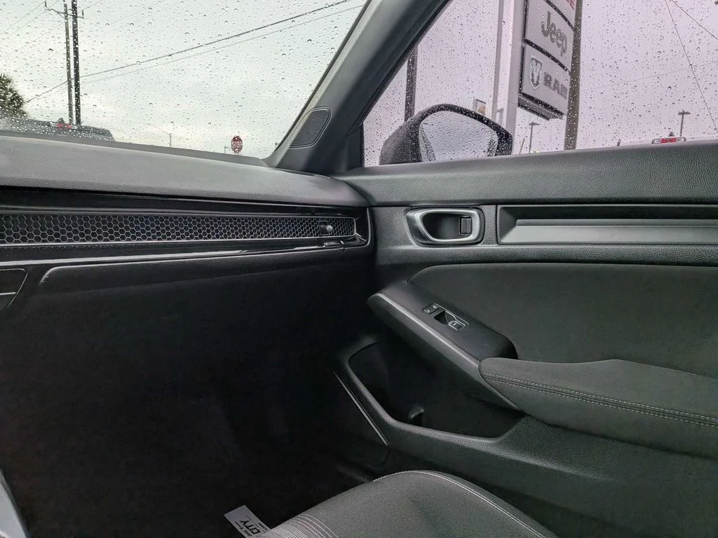 Used 2023  Honda Sport image 16