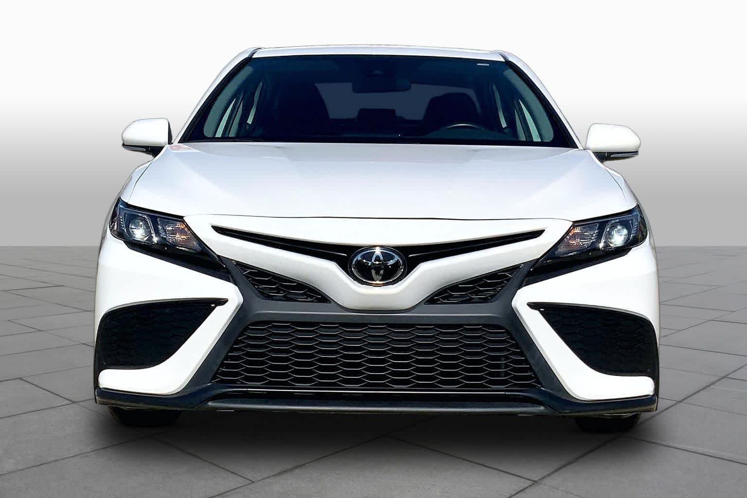Used 2023 Ice Cap Toyota SE image 4