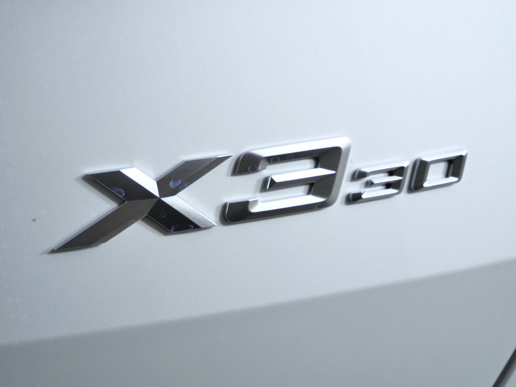 Used 2026 Mineral White Metallic BMW 30 xDrive image 13