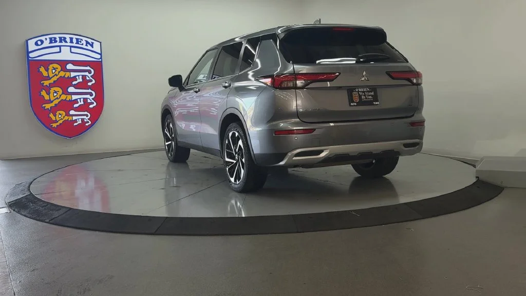 Used 2022 Mercury Gray Metallic Mitsubishi SE image 6