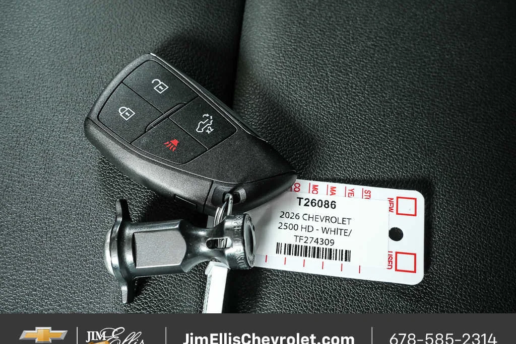 New 2026 Summit White Chevrolet WT image 32