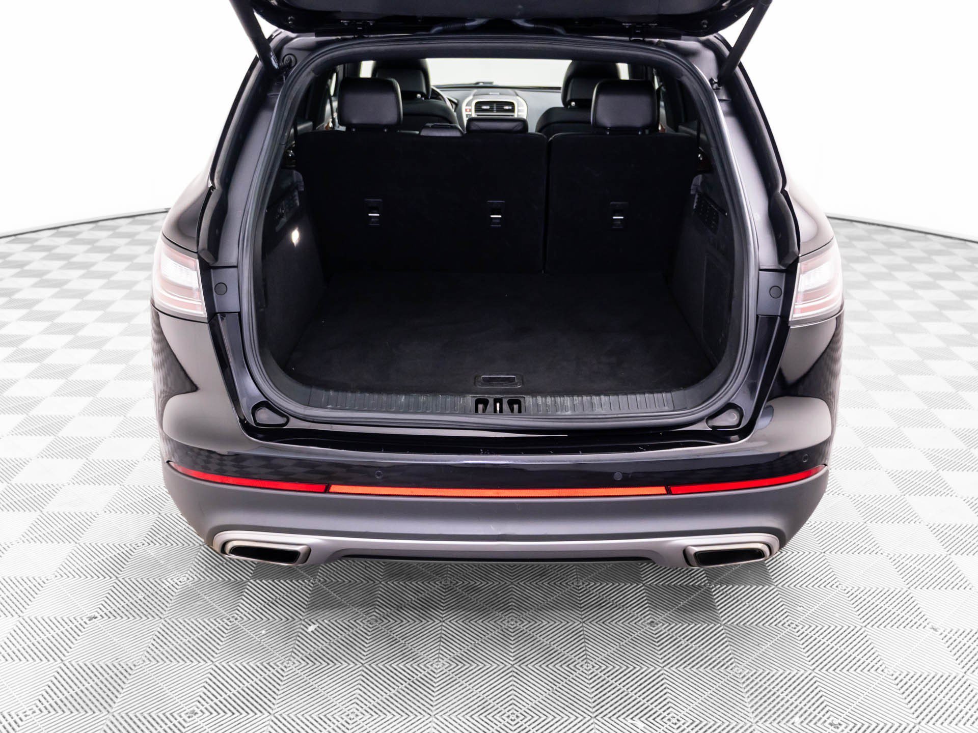 Used 2019 Black Lincoln Select image 34