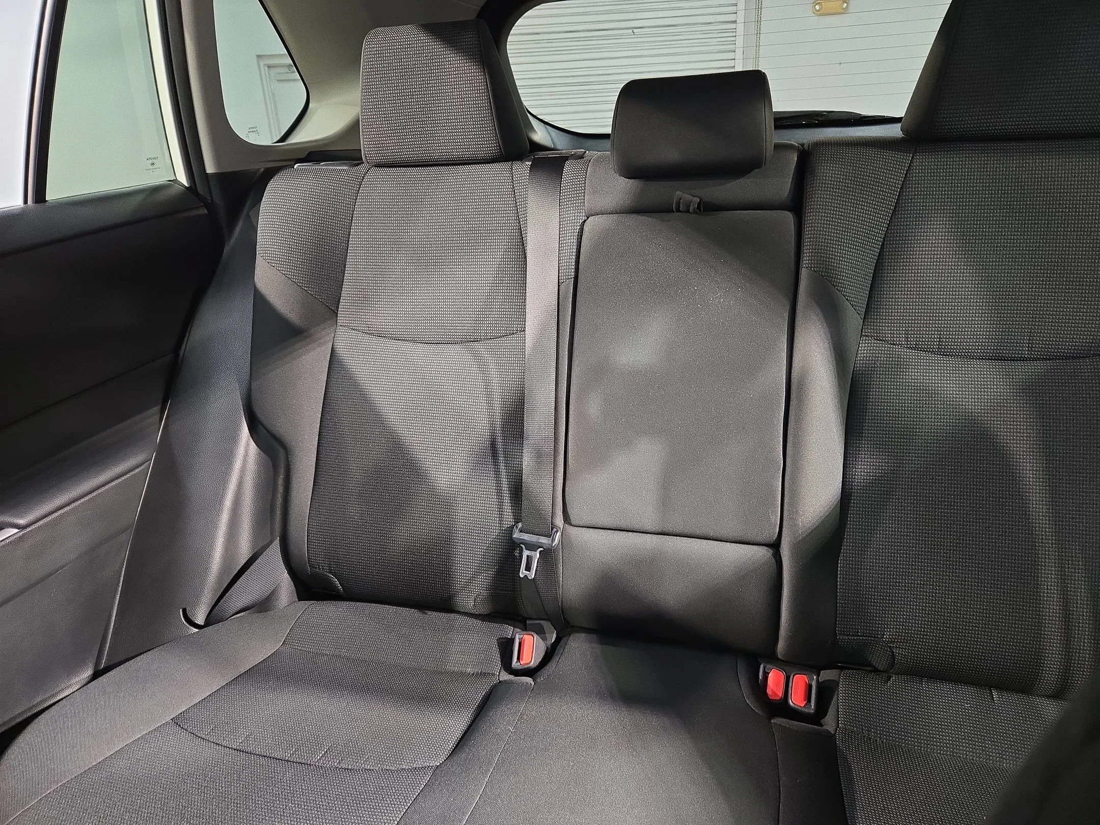 Used 2022 White Toyota LE image 12