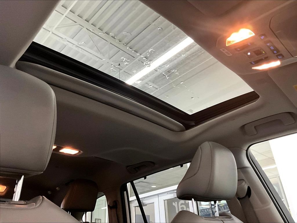 Used 2022 Pearl Toyota XLE image 23