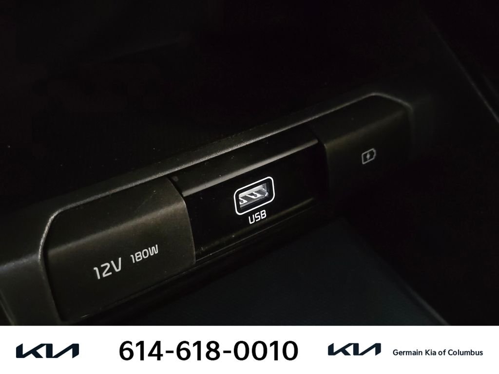 Used 2020 Black Kia S image 33