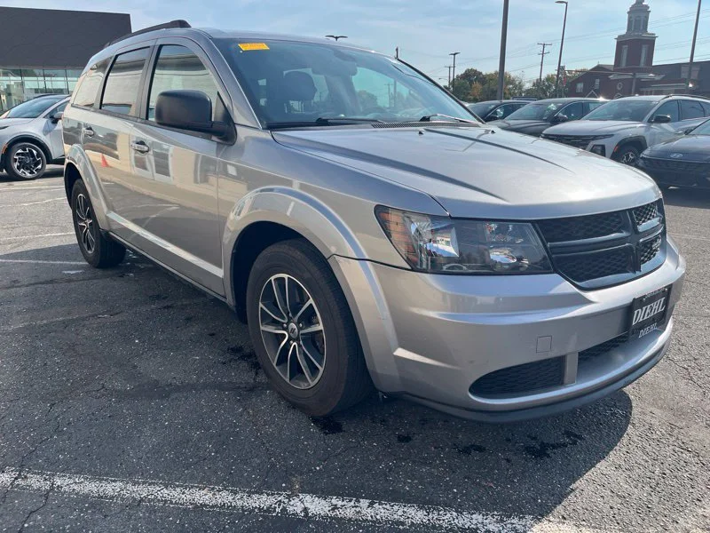 Used 2018 Silver Dodge SE image 3
