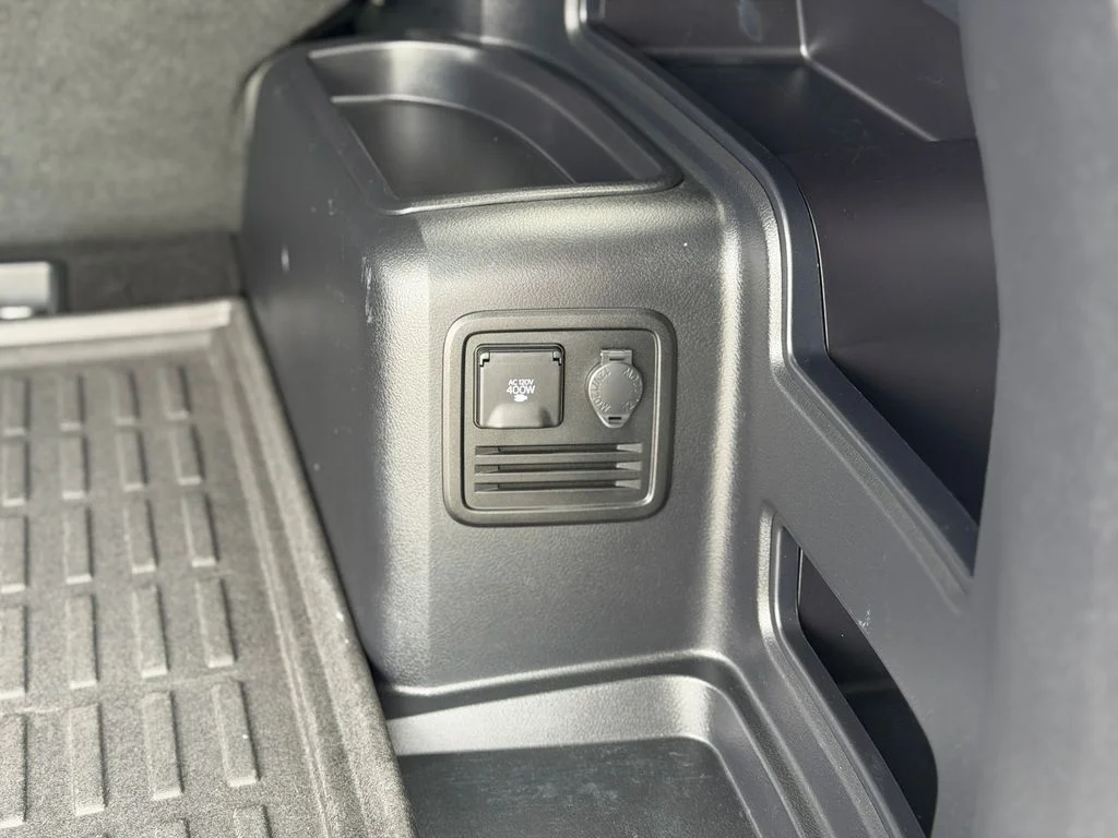 Used 2020 Gray Toyota Venture image 6