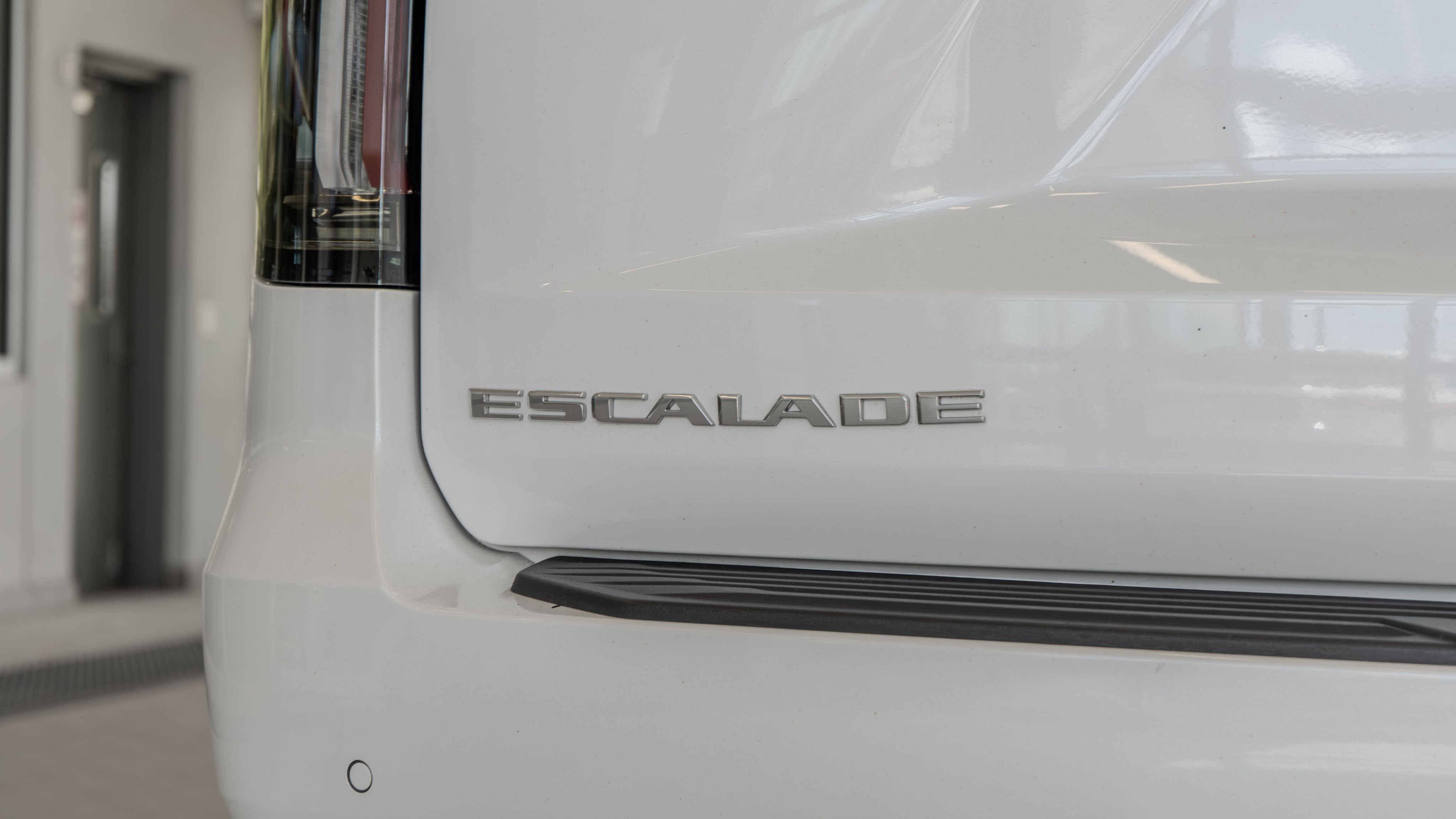 Used 2023 Crystal White Tricoat Cadillac Premium Luxury image 22