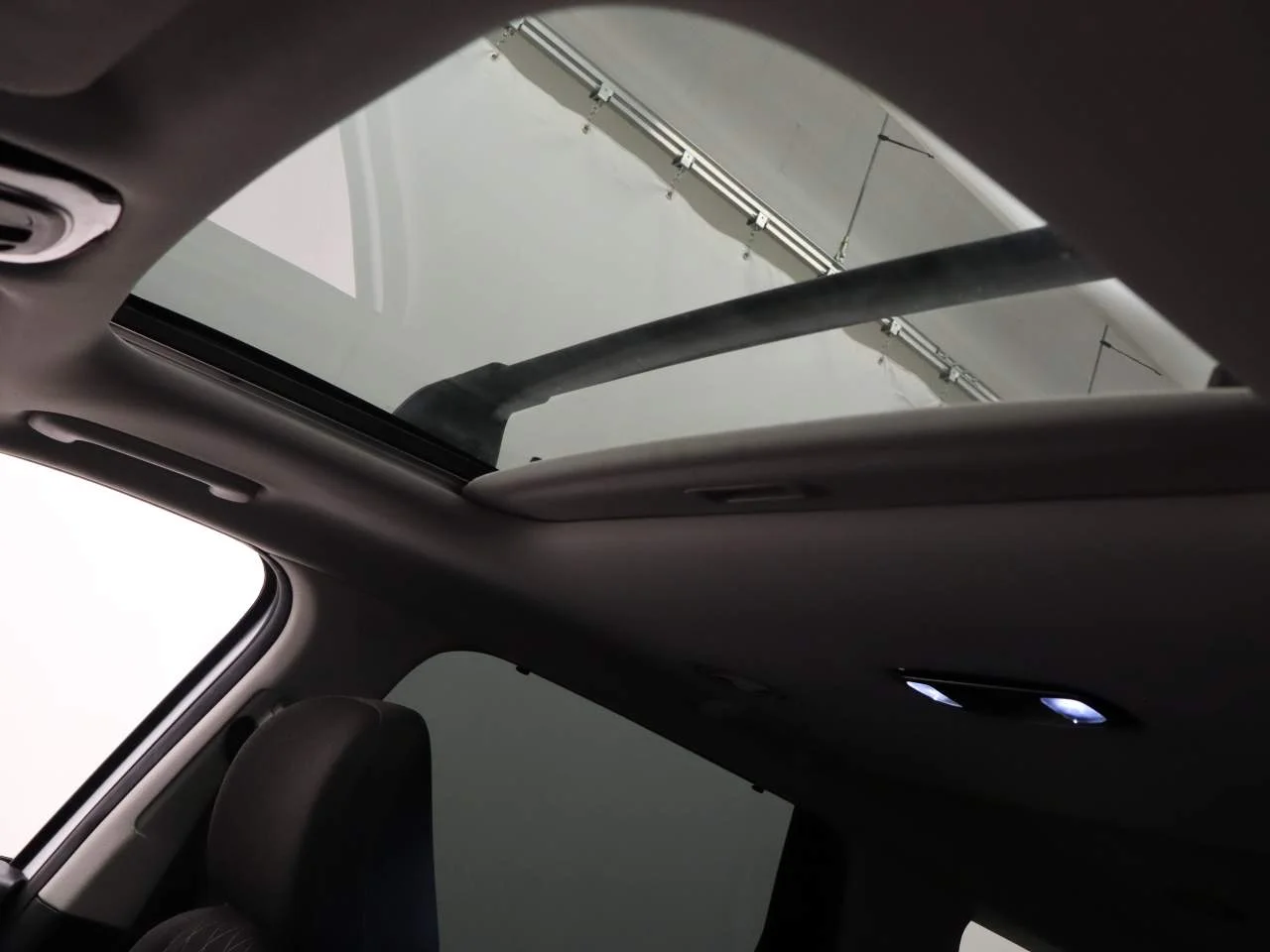 Certified Used 2022 Hyper White Hyundai SEL image 13