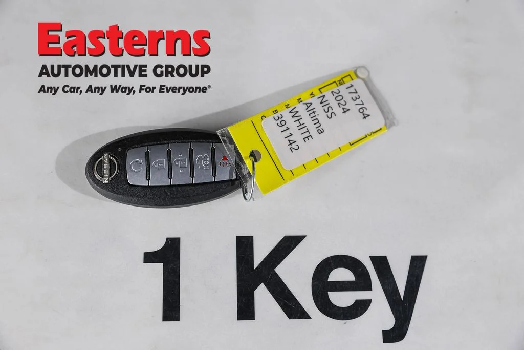 Used 2024 White Nissan 2.5 SR image 13