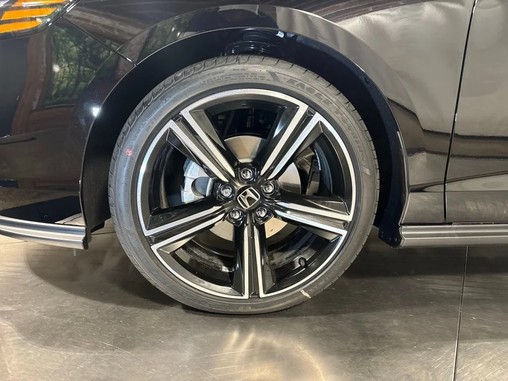 New 2026 Crystal Black Pearl Honda SE image 2