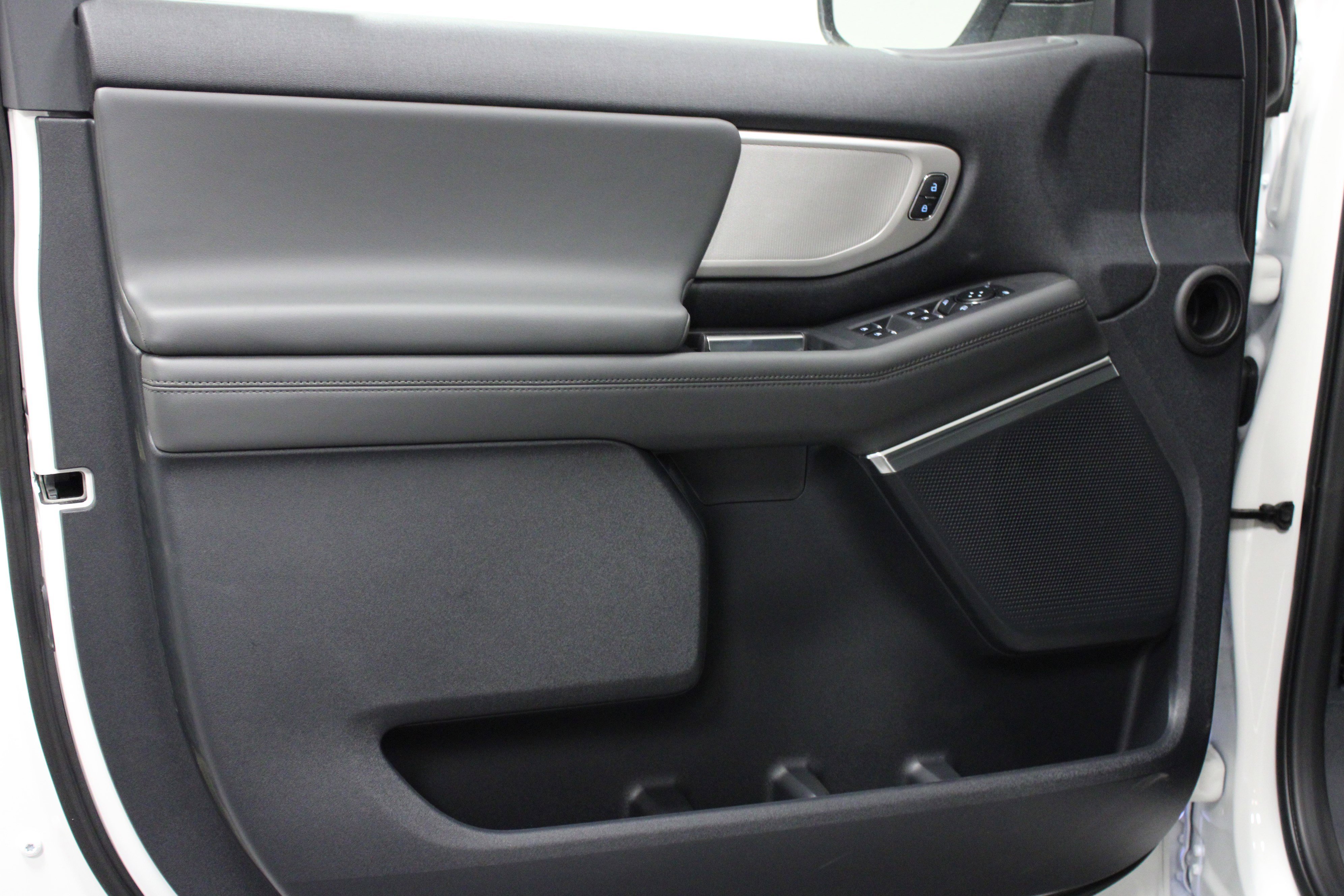New 2026 Star White Metallic Tri-Coat Ford Active image 11