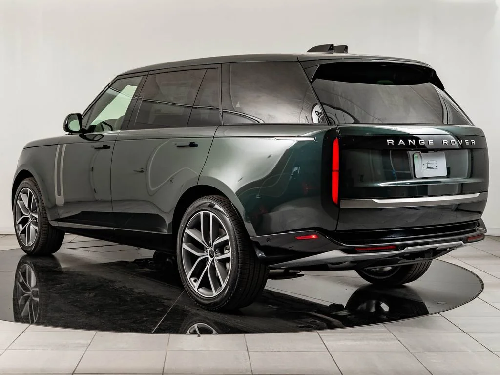 New 2026 Belgravia Green Land Rover SE image 6