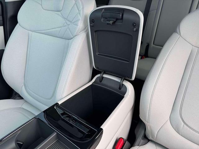 New 2026 Shimmering Silver Hyundai SEL AWD image 18