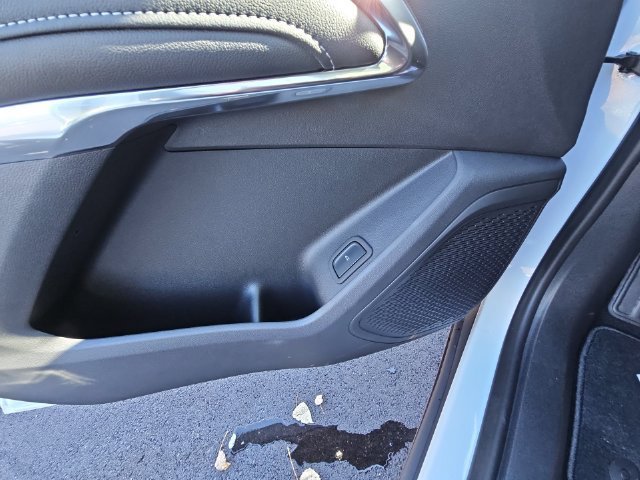 New 2027 Polar White Tricoat Chevrolet LT image 33