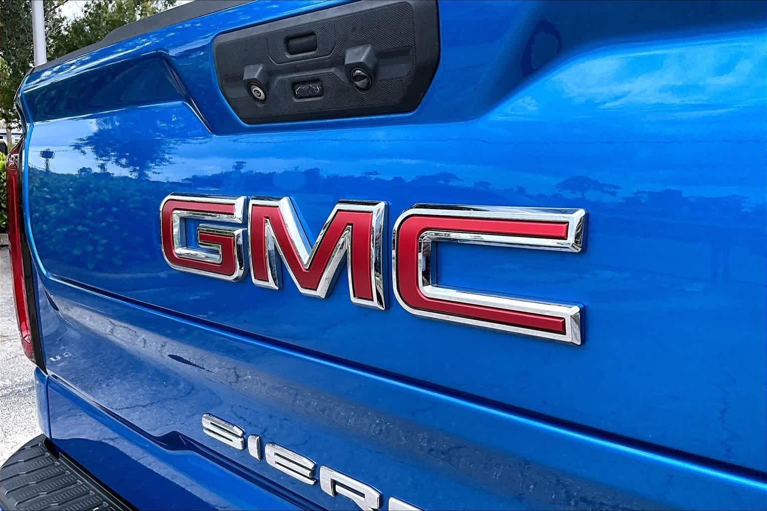Used 2023 Dynamic Blue Metallic GMC AT4X image 31