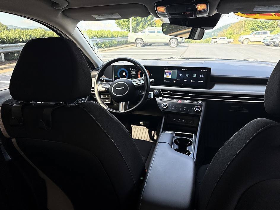 Used 2025 Abyss Black Hyundai SEL image 19
