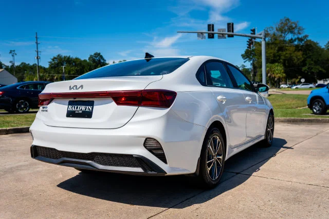 Used 2024 Snow White Pearl Kia LXS image 18