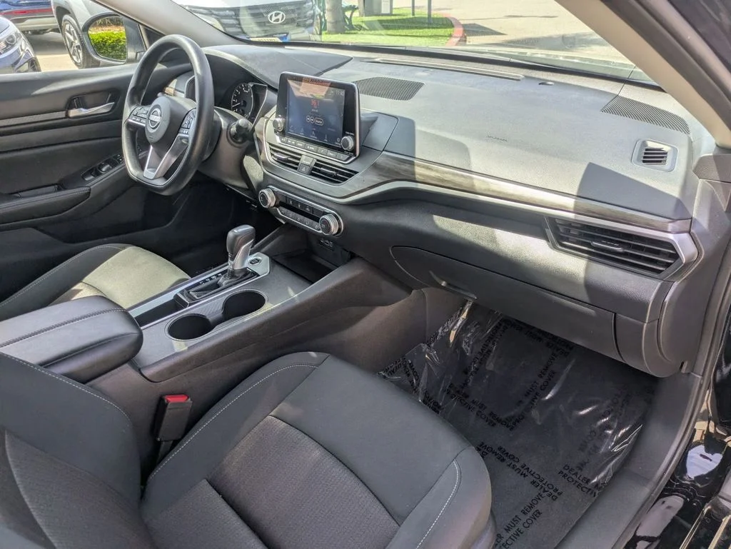 Used 2025 Black Nissan 2.5 SV image 29