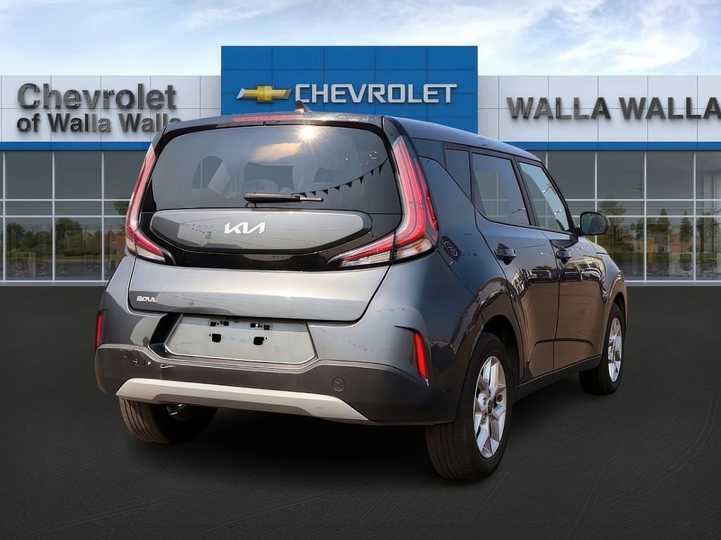 2023 Kia Soul LX photo 3