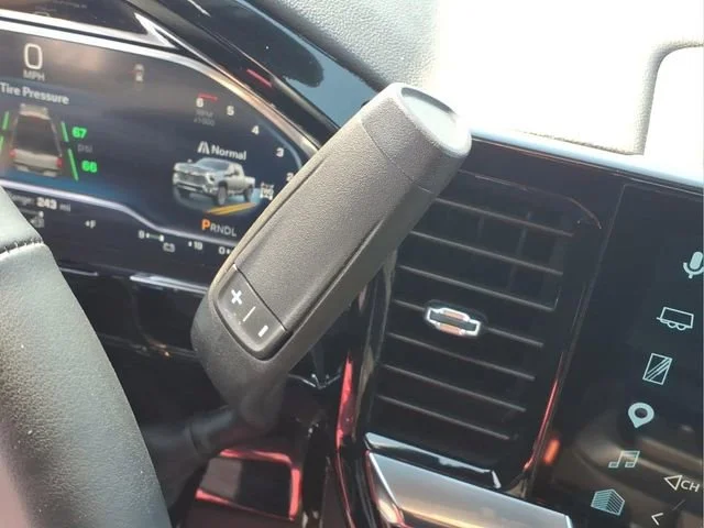 Used 2025 Summit White Chevrolet LT image 12